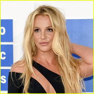 britney spears nude pic|Britney Spears Poses Completely Naked on the Beach in New。